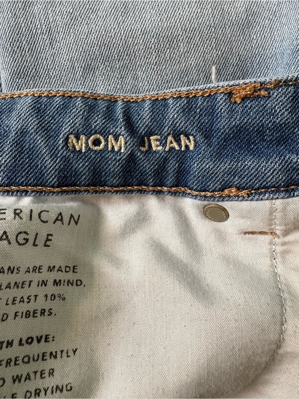 American Eagle Distressed Mom Jeans.  Size 10 Short - Picture 5 of 6